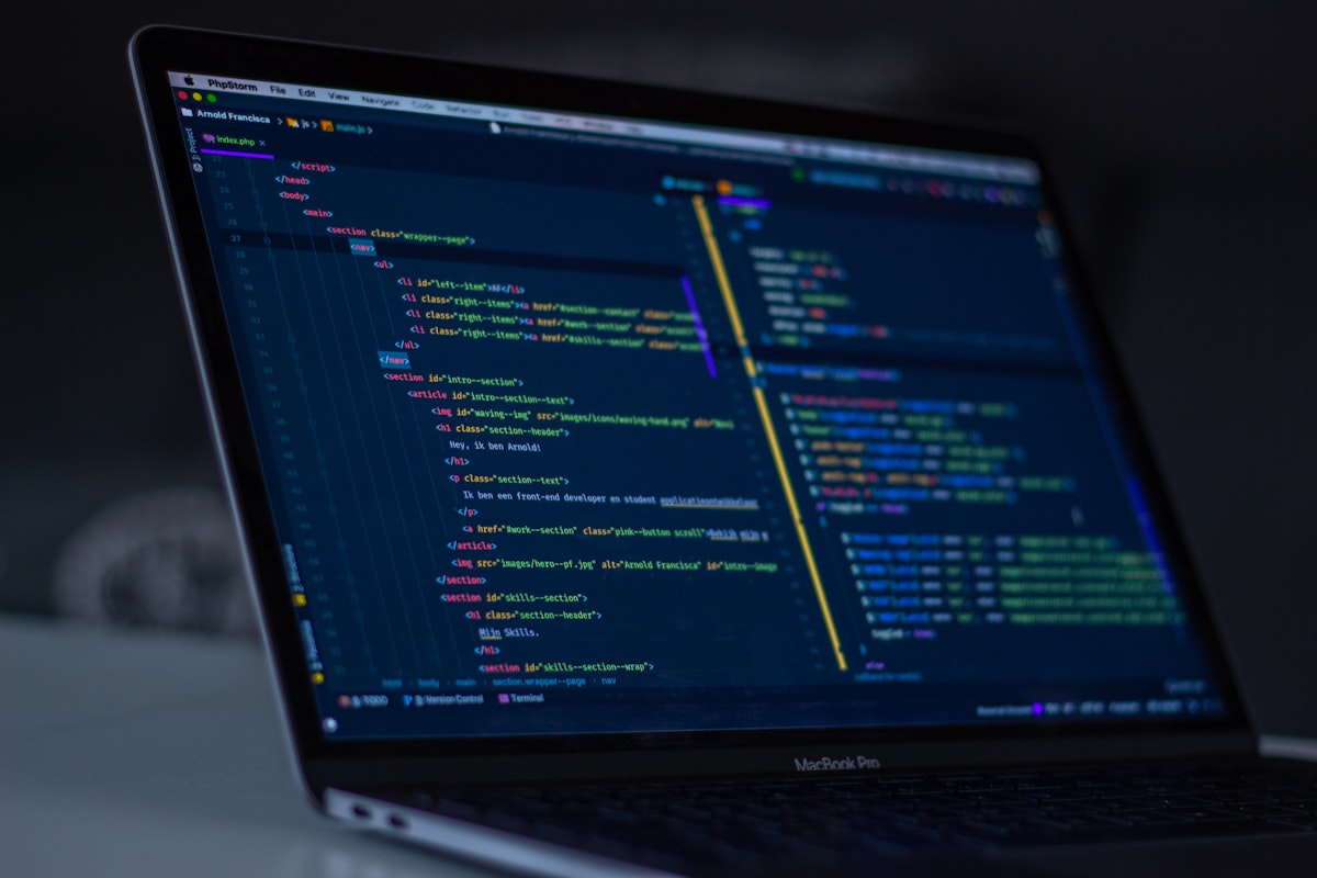 No-Code/Low-Code Platformalar: Azərbaycanda Proqramçısız Rəqəmsal Həllər